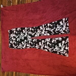 Flared black and white leggings